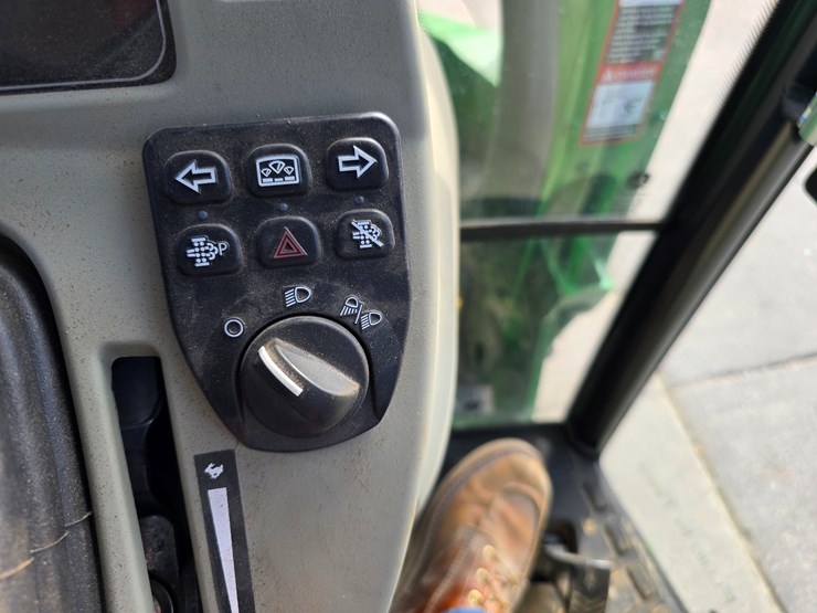 john-deere-4044r-image-76