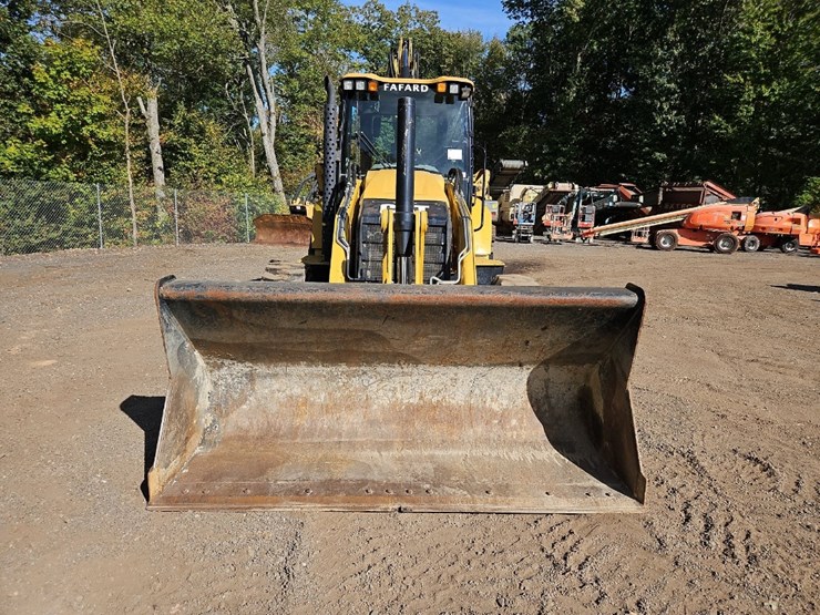 2022-caterpillar-440-image-8