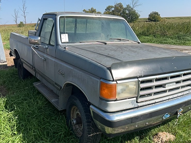 1987-ford-xlt-half-ton-lariat-four-wheel-drive-pick-up,-six-cylinder-gas,-lockouts,-believed-to-run,-didn’t-try-starting-it-image-1