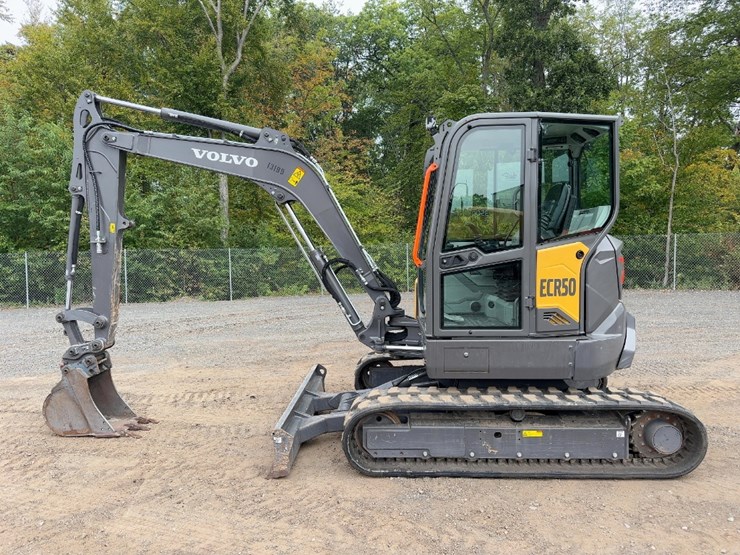 2023-volvo-ecr50f-mini-excavator-image-2