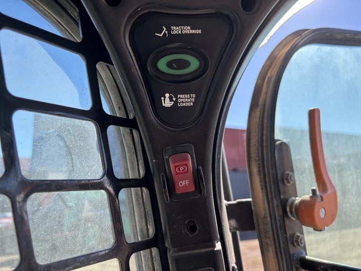 2022-bobcat-t870-image-30