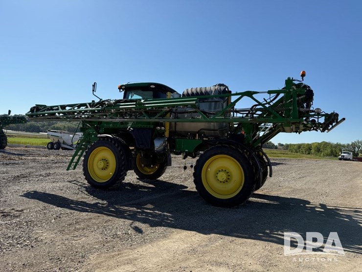 2021-john-deere-r4044-image-27