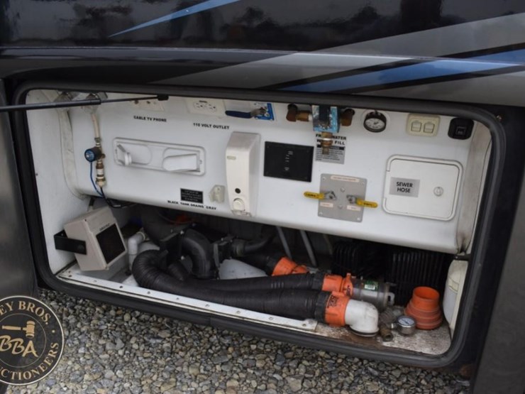2006-thor-motor-coach-mandalay-40e-38083-image-33