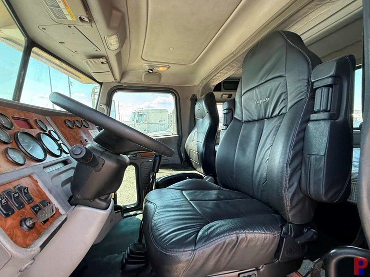 2008-peterbilt-367-image-10