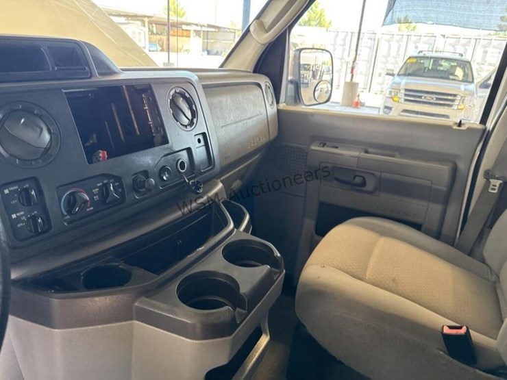 2009-ford-e350-image-22
