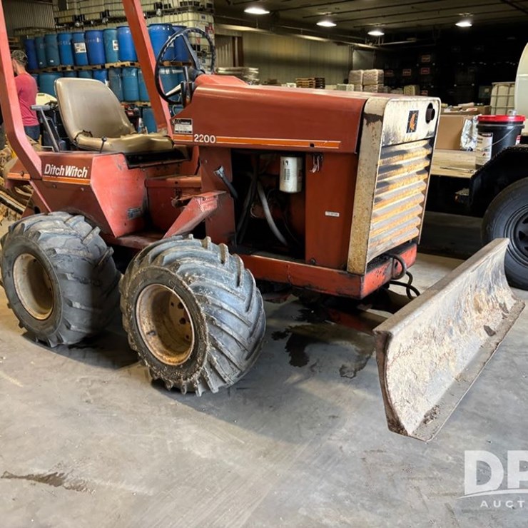 DITCH WITCH 2200