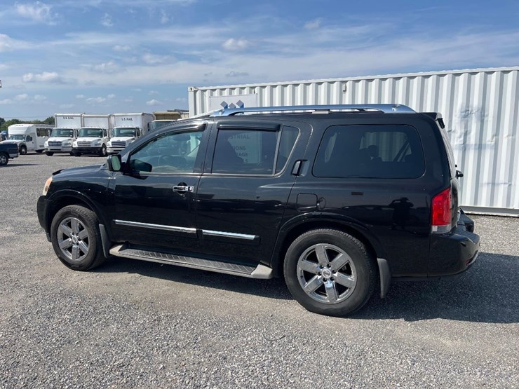 2012-nissan-armada-image-2