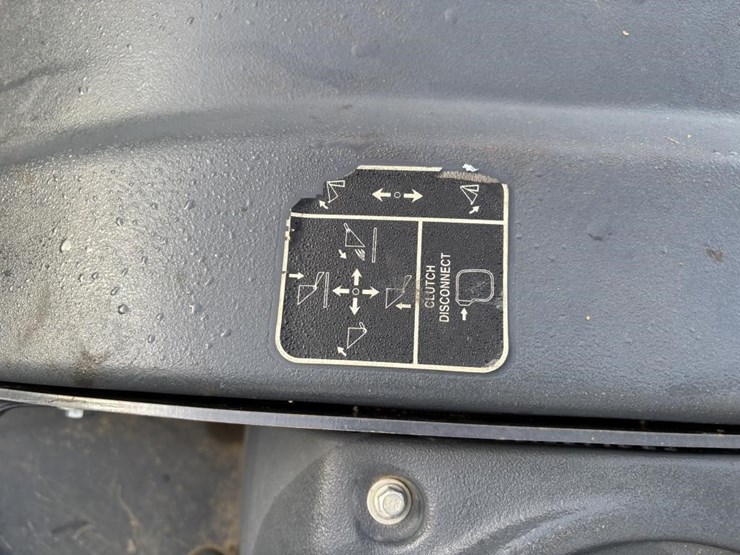 2019-deere-210l-image-35