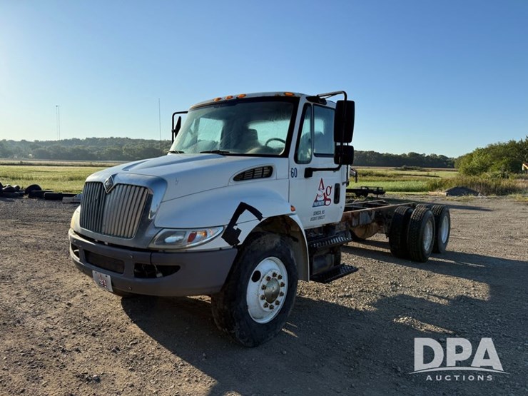 2002-international-durastar-4400-image-20