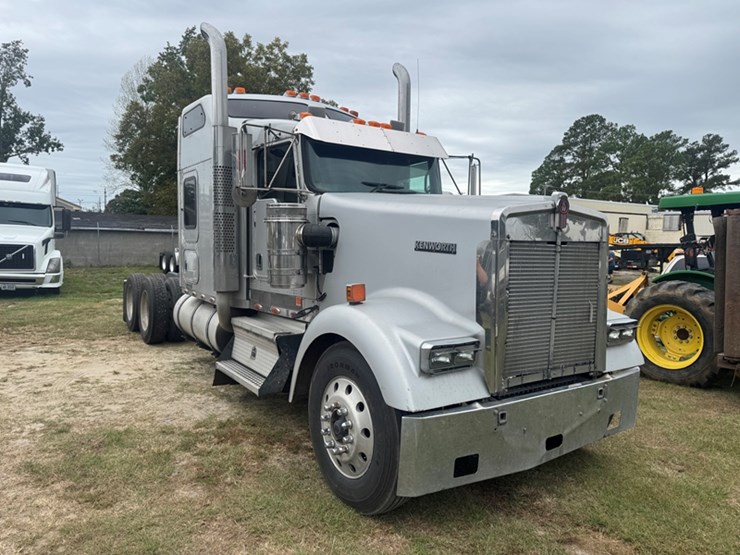 2007-kenworth-w900-image-2