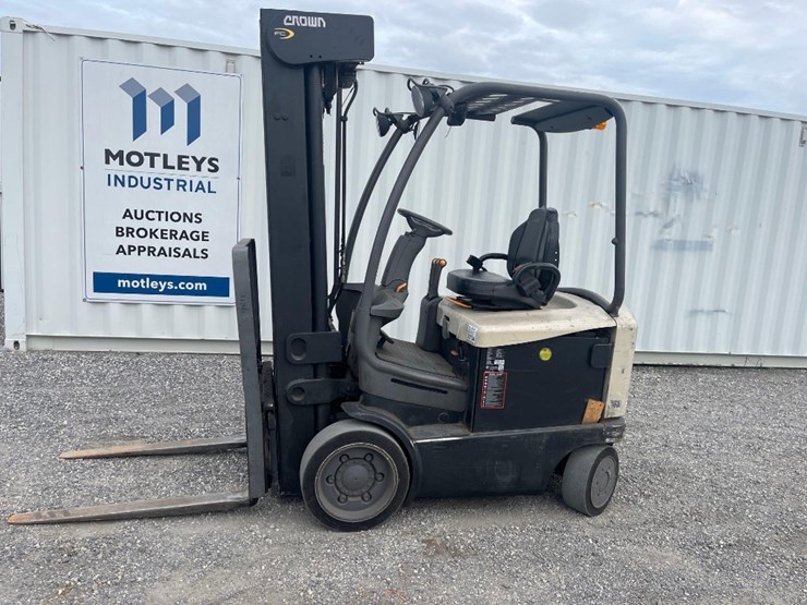 2011-crown-18-085vp-23-5000lb-electric-warehouse-forklift-image-1