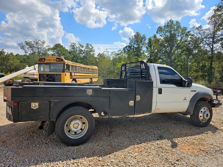 2005-ford-f550-image-17