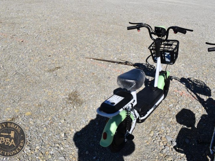 future-electric-scooter-with-front-basket-image-3