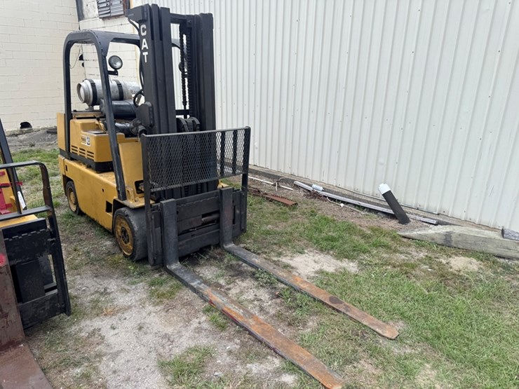 caterpillar-t80d-image-2