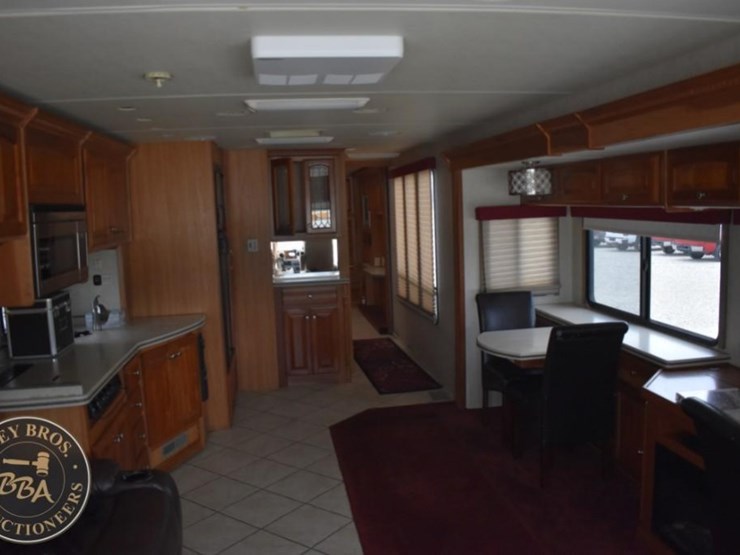 2006-thor-motor-coach-mandalay-40e-38083-image-56