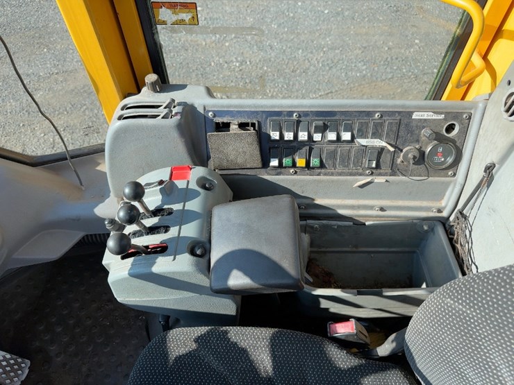 2001-volvo-l90d-image-24