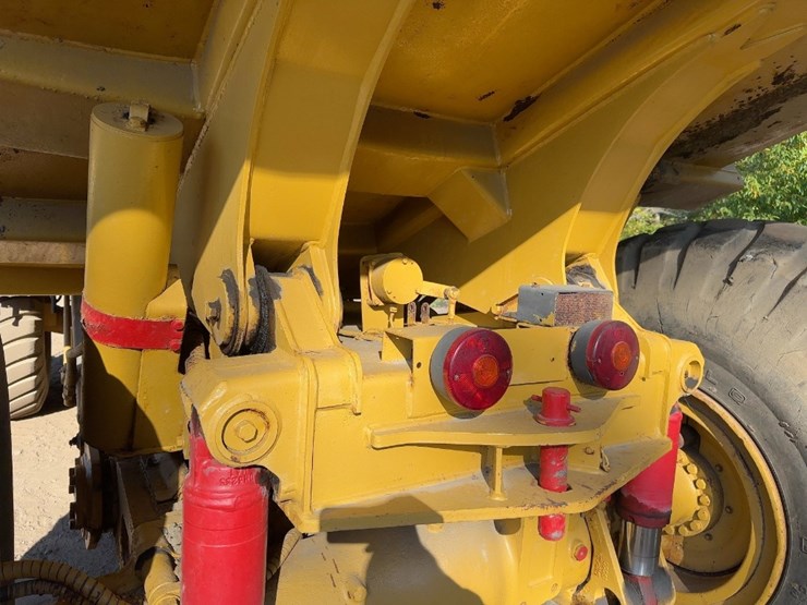 1990-caterpillar-d30d-image-14
