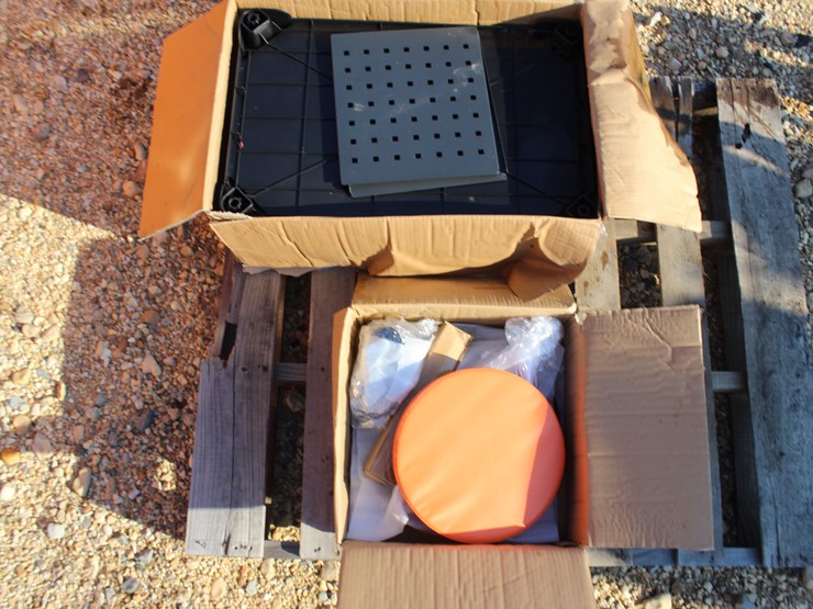 #00929-•-2025-landhonor,-tool-stool-image-2