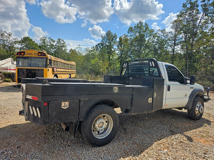 2005-ford-f550-image-16