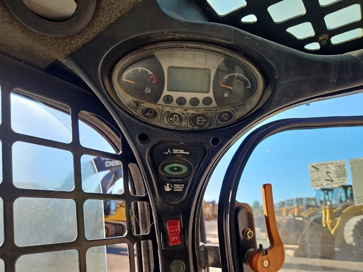 2011-bobcat-t770-image-19