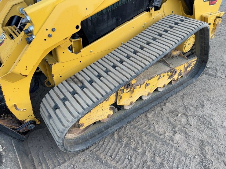 2023-caterpillar-299d3-image-16