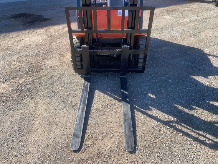 2-ton-electric-forklift-image-16