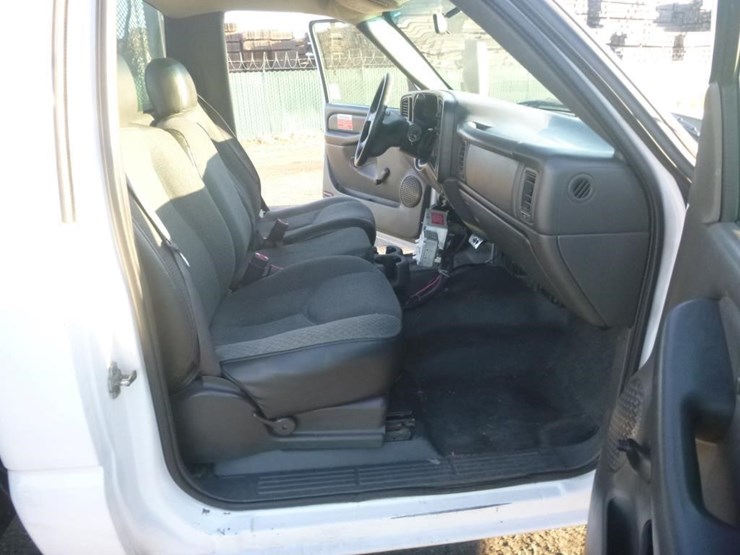 2007-chevrolet-3500-image-12