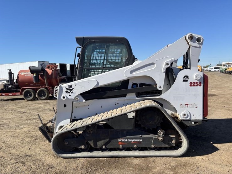 2022-bobcat-t870-image-5