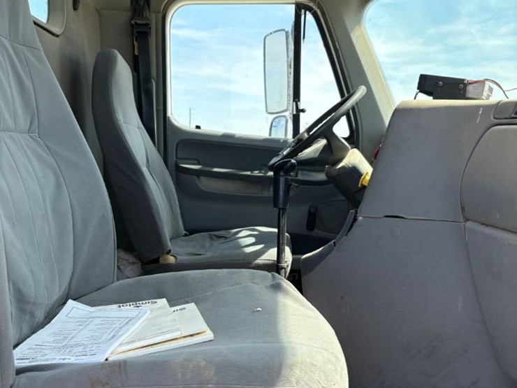 2005-freightliner-truck-(dr12225-unit-12405)-image-7