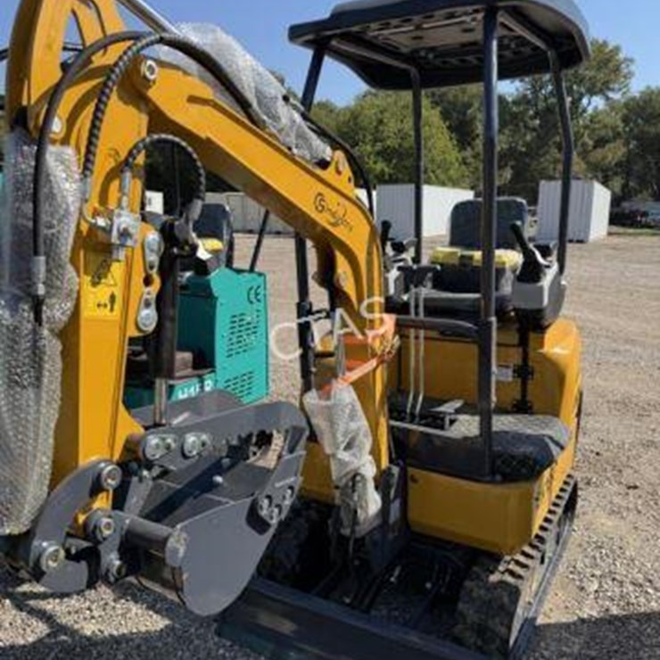 #80 • Mini Excavator - Gas - Model: QK18R