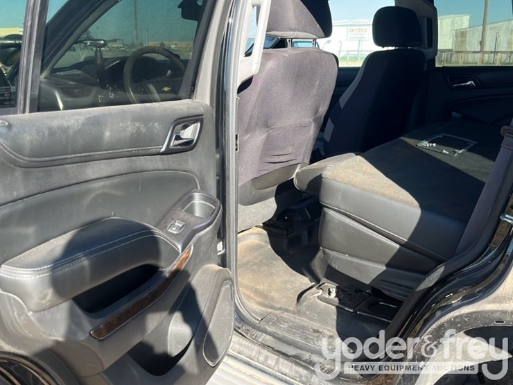 2015-chevrolet-tahoe-image-19