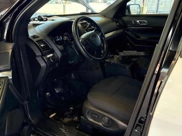 2017-ford-explorer-image-21