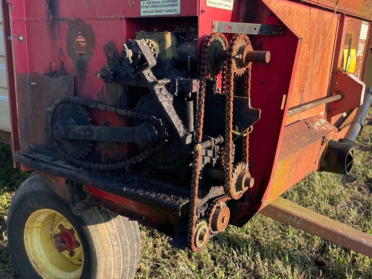 h&s-silage-box-on-knowles-tandem-running-gear-image-6