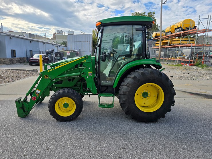 john-deere-4044r-image-7