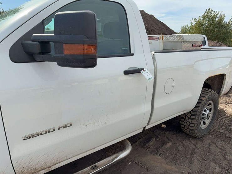 2015-chevy-silverado-3500hd-image-16