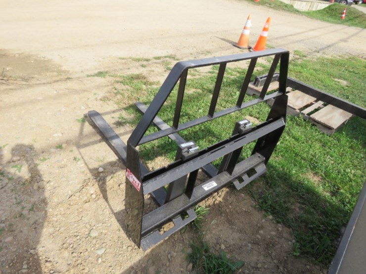 new-kivel-48"-3500lb-skidsteer-attach-pallet-forks-image-2