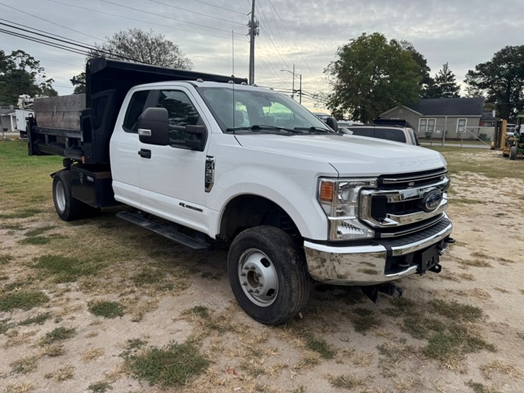 2021-ford-f350-xl-image-3