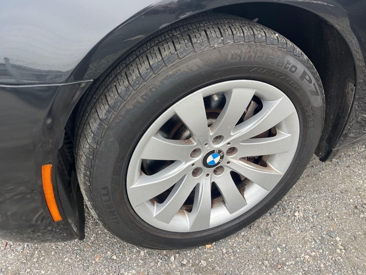 2011-bmw-7-series-750-li-sedan-image-13
