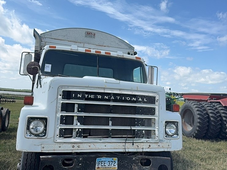 international-tri-axle-truck,-model-2200,--live-bottom,-detroit-diesel,-9-speed-manual,-roll-tarp-image-23