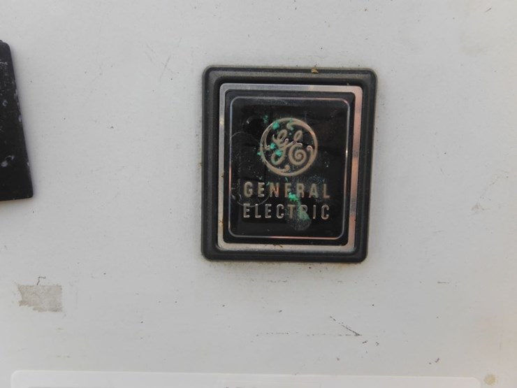 lot#-602-general-electric-refrigerator-image-4