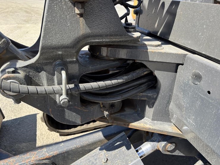 2019-case-cx37c-image-20