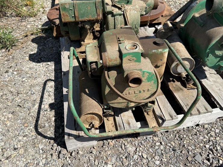 group-of-homelite-self-priming-gas-pumps-image-7