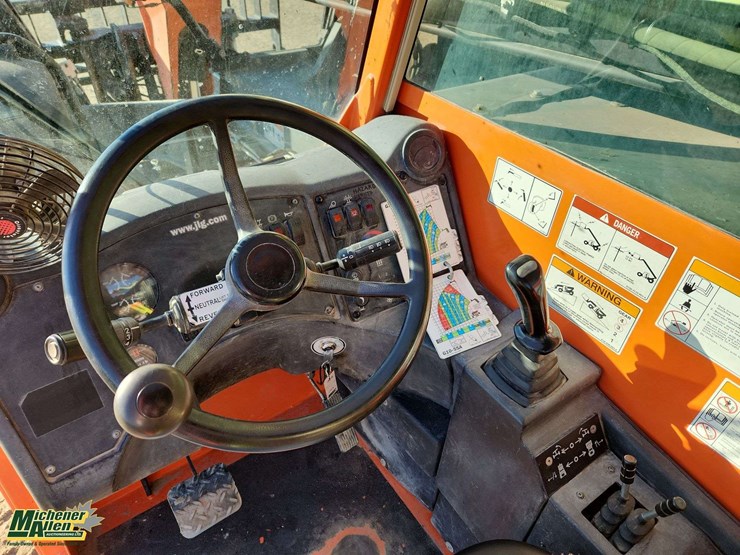2010-jlg-g10-55a-image-11