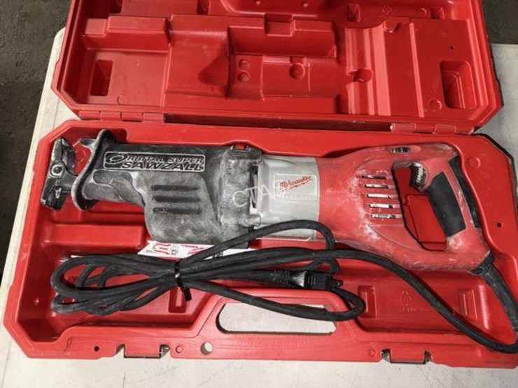 #28-•-milwaukee-reciprocating-saw-w/-case-image-1