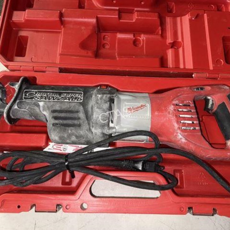 #28 • Milwaukee Reciprocating Saw w/ Case