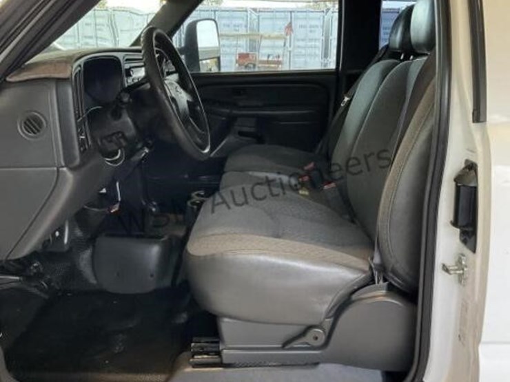 2007-chevrolet-silverado-3500-image-22