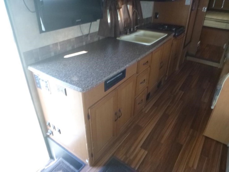 2014-ford-e450-image-28