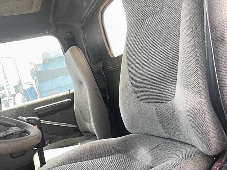 1997-ford-aero-max-day-cab-semi,-60-series-detroit,-9-speed-manual-image-31