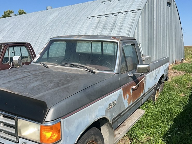 1987-ford-xlt-half-ton-lariat-four-wheel-drive-pick-up,-six-cylinder-gas,-lockouts,-believed-to-run,-didn’t-try-starting-it-image-9