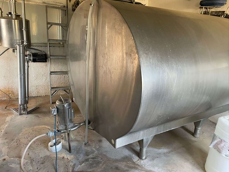 mueller-2000-gallon-milk-tank-image-2